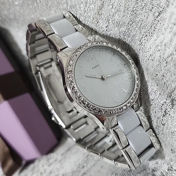 Women's Watch - Picture 5 of 7